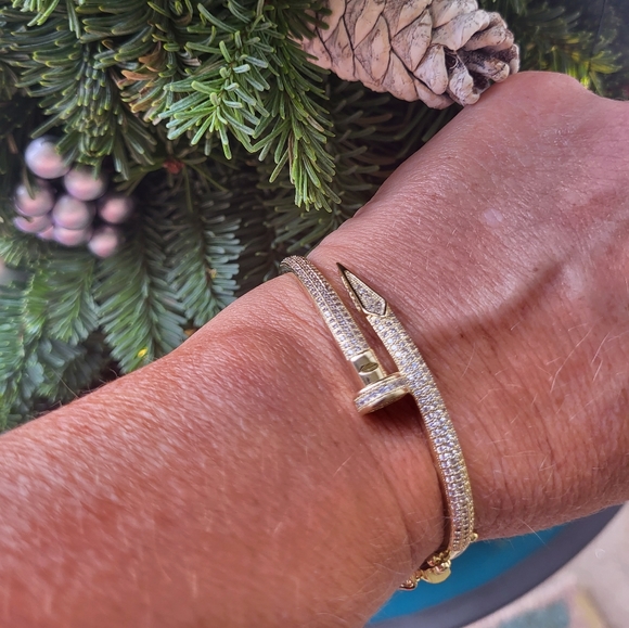 14k GOLD plated with rhinestone Nail Bracelet absolutely stunning!! - Picture 11 of 12